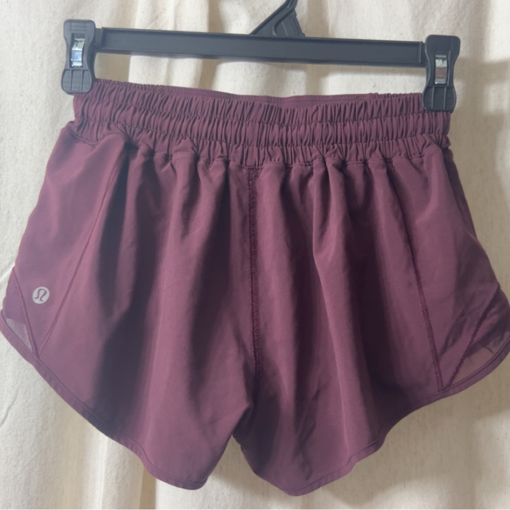 Lululemon hotty hot 2.5” low rise size 4